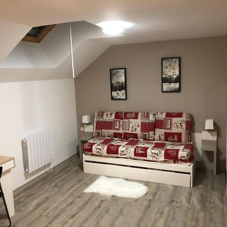Au Bout Du Bois Piscine Sauna Hammam Accessible En Saison Et Le Logement Accessible Toute L Annee Les Deserts  Exterior photo